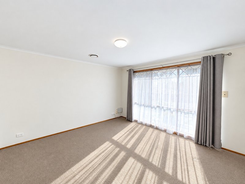 Photo - 28 Bowman Drive, Mill Park VIC 3082 - Image 2