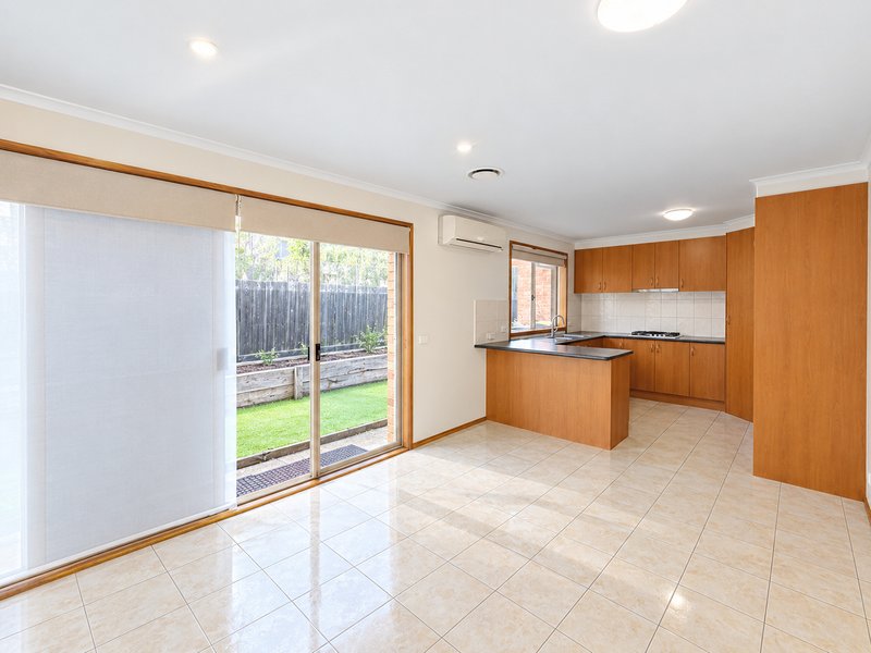 Photo - 28 Bowman Drive, Mill Park VIC 3082 - Image 3