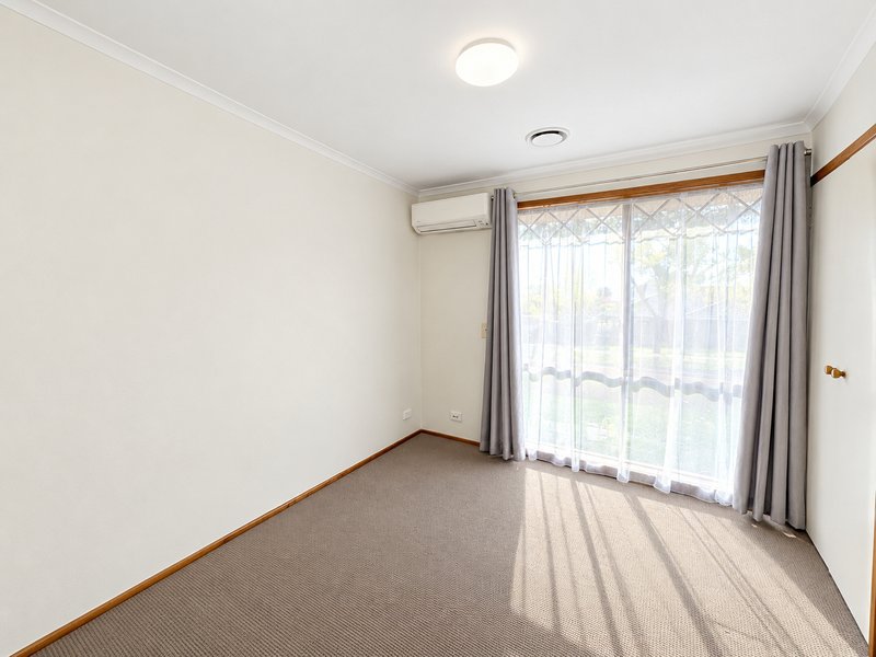 Photo - 28 Bowman Drive, Mill Park VIC 3082 - Image 9