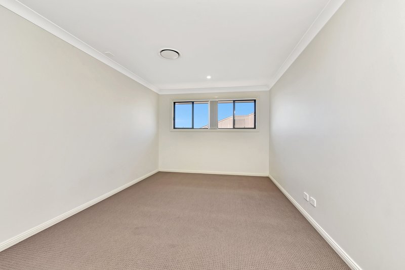 Photo - 28 Boyne Crescent, Cameron Park NSW 2285 - Image 6