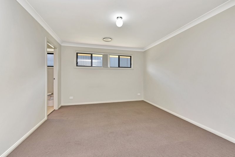 Photo - 28 Boyne Crescent, Cameron Park NSW 2285 - Image 8