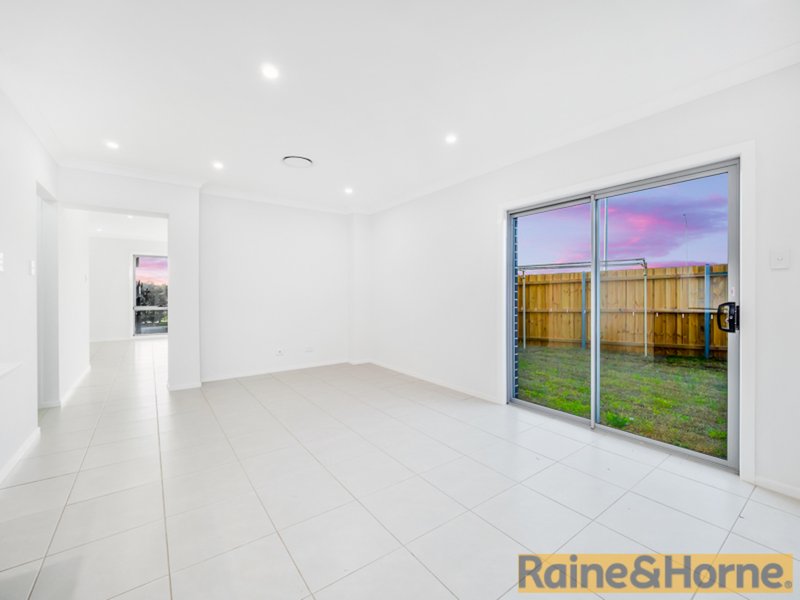 Photo - 28 Braeside Crescent, The Ponds NSW 2769 - Image 4