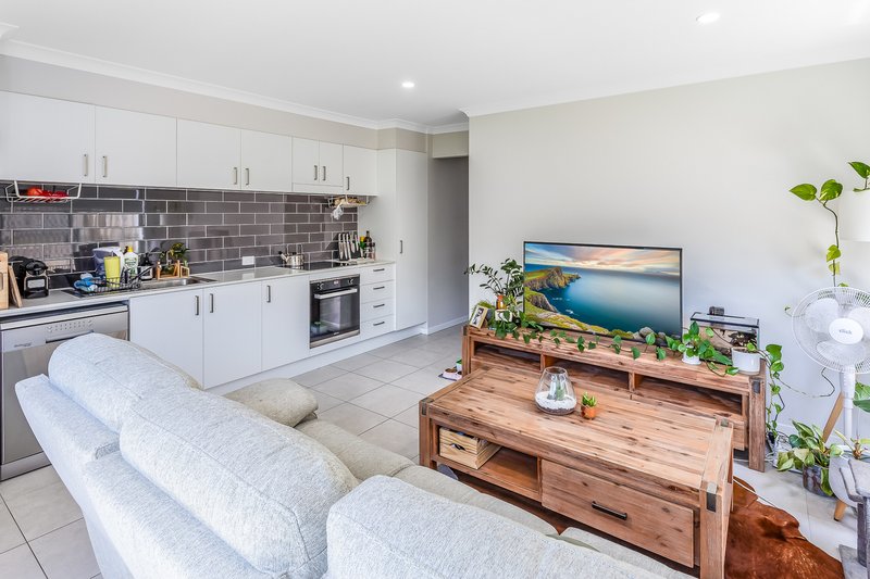 Photo - 2/8 Brandywine Street, Griffin QLD 4503 - Image 4