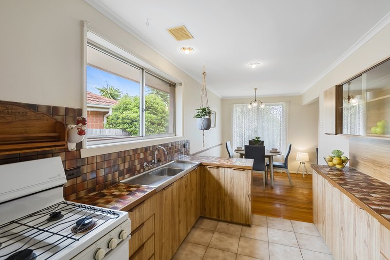 Photo - 28 Brentwood Ave , Lalor VIC 3075 - Image 3