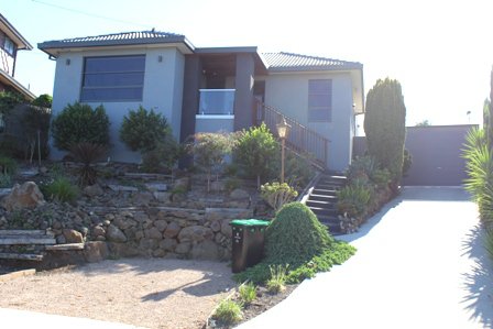 28 Brentwood Drive, Avondale Heights VIC 3034