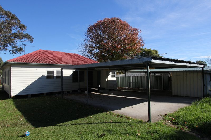 Photo - 28 Bridges Avenue, Wattle Grove NSW 2173 - Image 2