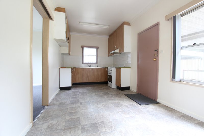 Photo - 28 Bridges Avenue, Wattle Grove NSW 2173 - Image 3