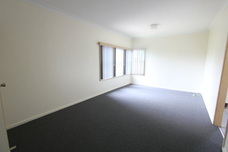 Photo - 28 Bridges Avenue, Wattle Grove NSW 2173 - Image 4