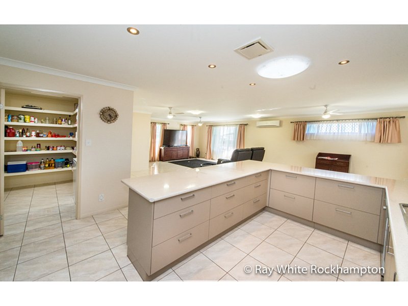 Photo - 28 Broadhurst Drive, Gracemere QLD 4702 - Image 4