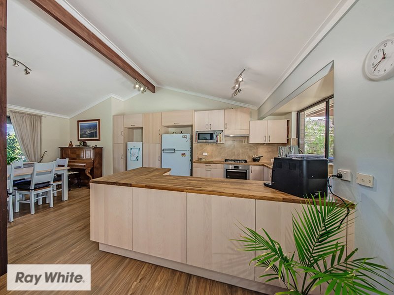 Photo - 28 Brookland Crescent, Marangaroo WA 6064 - Image 9