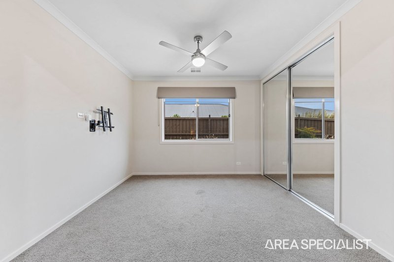 Photo - 28 Bunyip Drive, Drouin VIC 3818 - Image 16