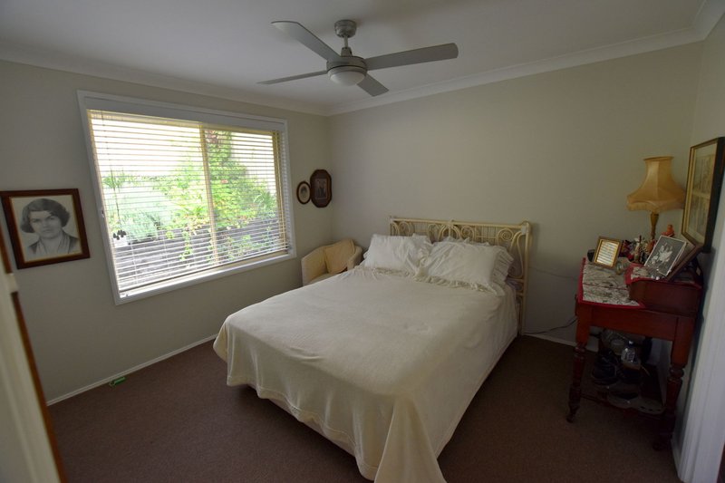 Photo - 28 Burbank Dr , Tuggerah NSW 2259 - Image 6