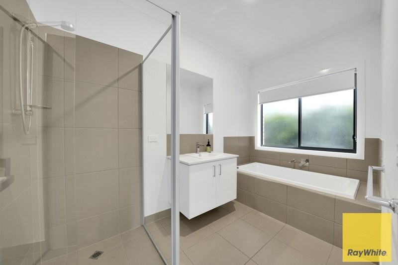 Photo - 28 Burbidge Street, Truganina VIC 3029 - Image 13