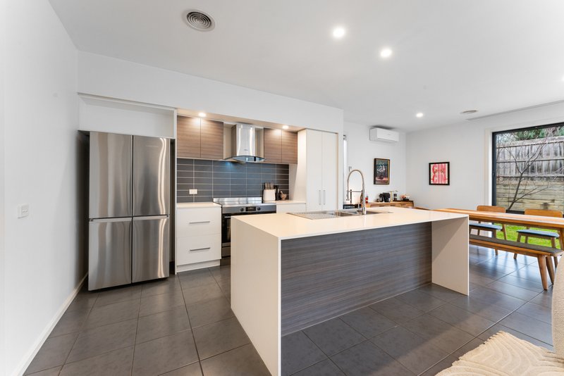 Photo - 28 Burn Nar Look Drive, Burwood VIC 3125 - Image 6