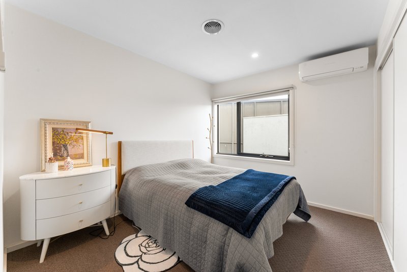 Photo - 28 Burn Nar Look Drive, Burwood VIC 3125 - Image 11