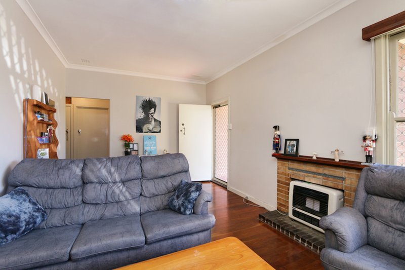 Photo - 28 Camillo Street, Coolbellup WA 6163 - Image 6