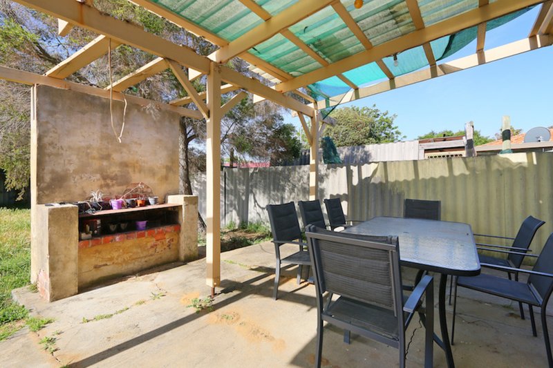 Photo - 28 Camillo Street, Coolbellup WA 6163 - Image 13