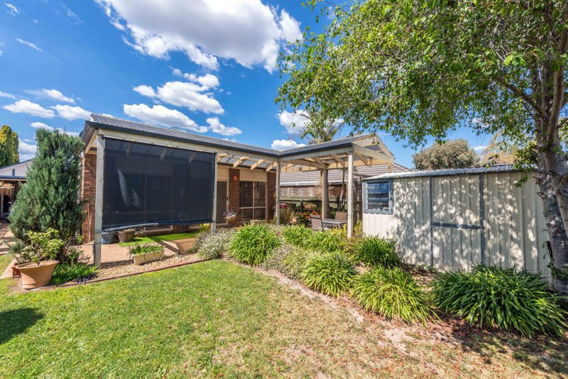 Photo - 28 Capri Close, South Morang VIC 3752 - Image 13