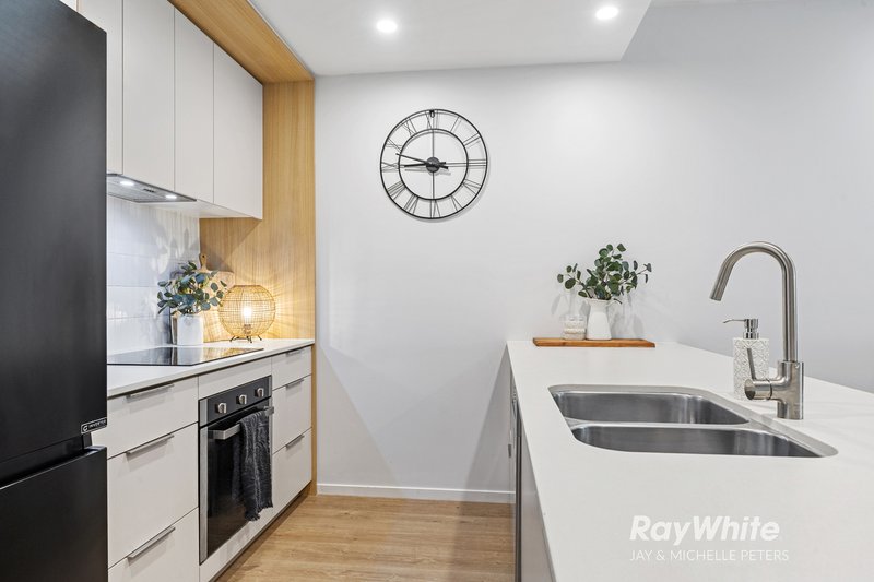 Photo - 28 Cardinal Crescent, Newport QLD 4020 - Image 6