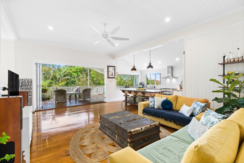 Photo - 28 Carlton Terrace, Wynnum QLD 4178 - Image 2