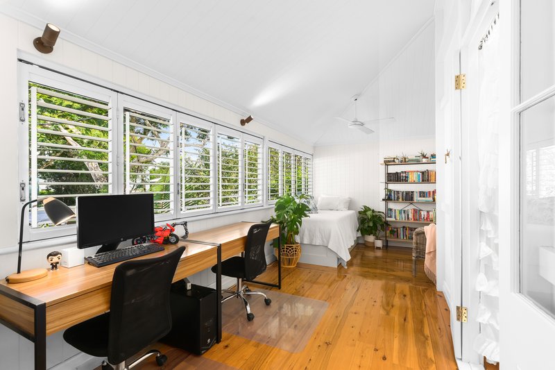 Photo - 28 Carlton Terrace, Wynnum QLD 4178 - Image 11