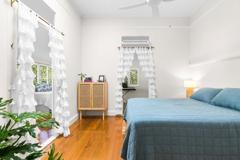 Photo - 28 Carlton Terrace, Wynnum QLD 4178 - Image 12