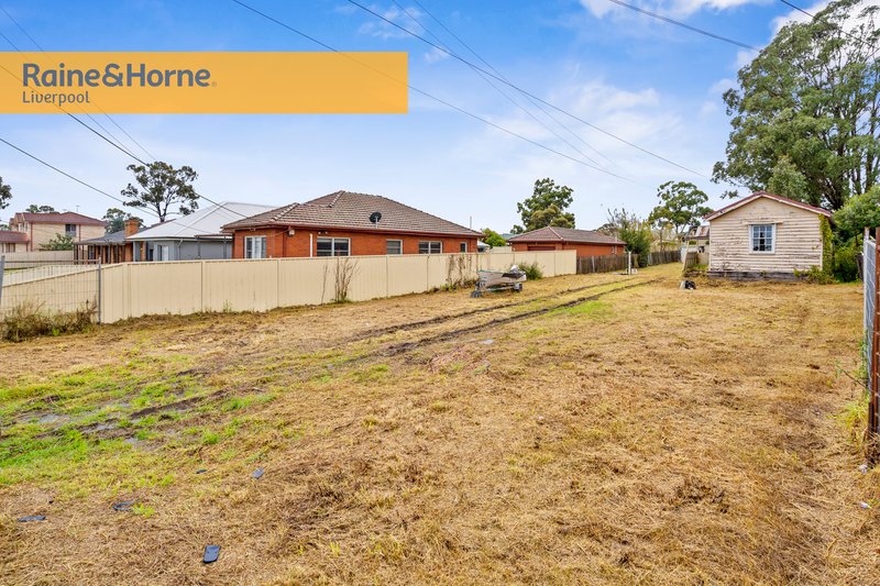 Photo - 28 Carnation Avenue, Casula NSW 2170 - Image 9