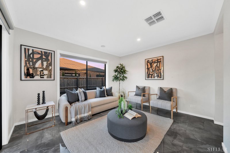 Photo - 28 Carradale Road, Clyde North VIC 3978 - Image 4