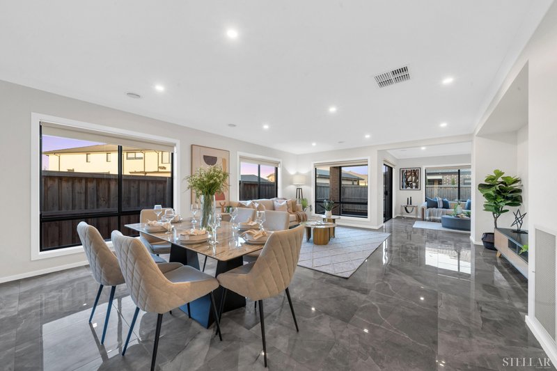 Photo - 28 Carradale Road, Clyde North VIC 3978 - Image 7