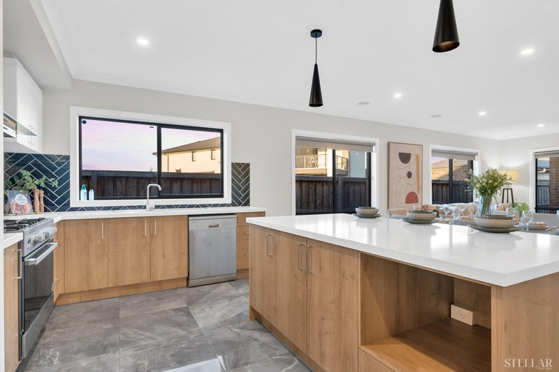 Photo - 28 Carradale Road, Clyde North VIC 3978 - Image 8