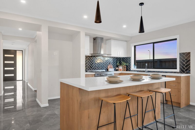 Photo - 28 Carradale Road, Clyde North VIC 3978 - Image 10