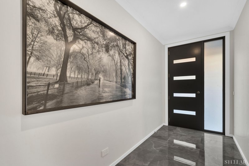 Photo - 28 Carradale Road, Clyde North VIC 3978 - Image 13