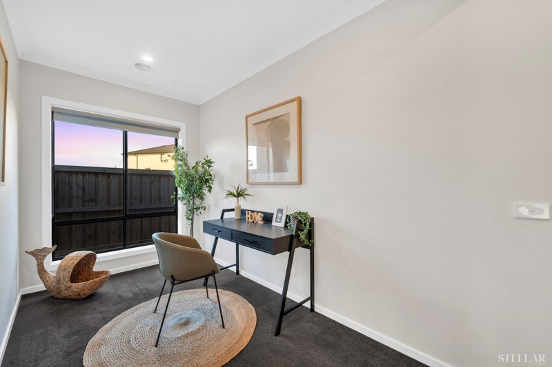 Photo - 28 Carradale Road, Clyde North VIC 3978 - Image 16