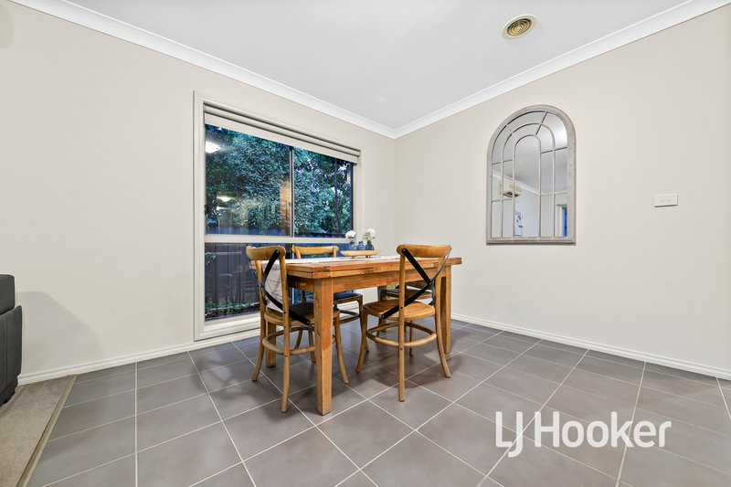 Photo - 28 Caspian Chase, Pakenham VIC 3810 - Image 5