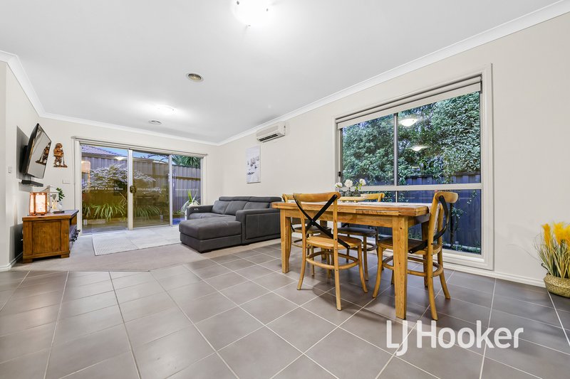 Photo - 28 Caspian Chase, Pakenham VIC 3810 - Image 6