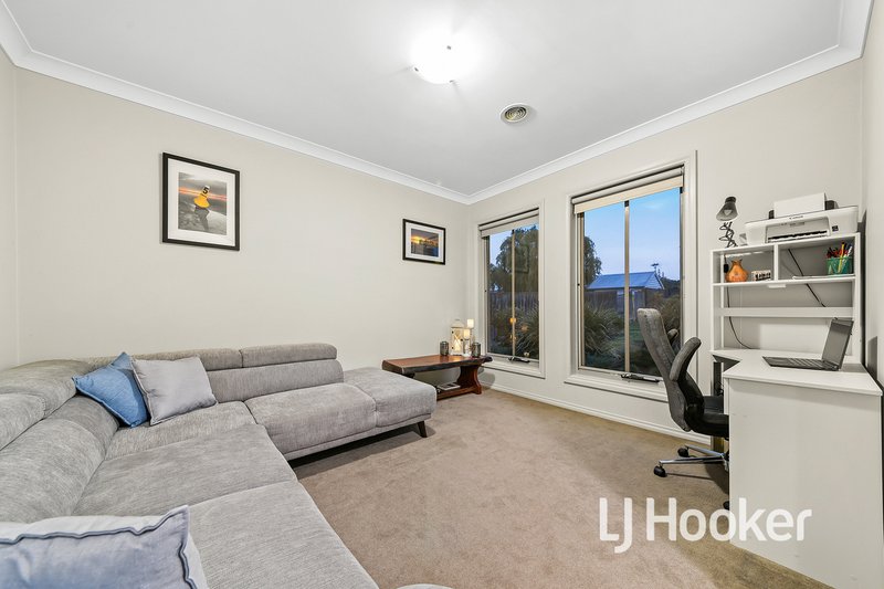 Photo - 28 Caspian Chase, Pakenham VIC 3810 - Image 9