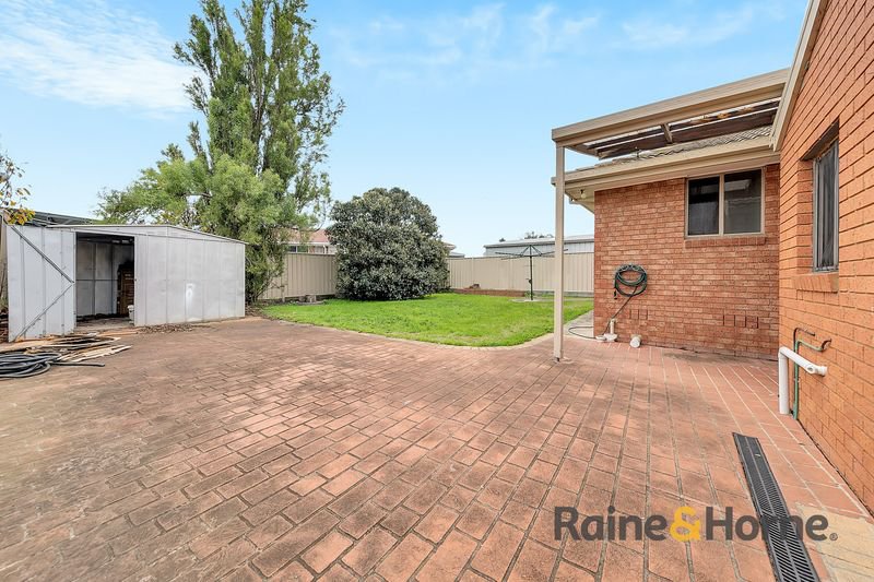 Photo - 28 Cassinia Crescent, Meadow Heights VIC 3048 - Image 10