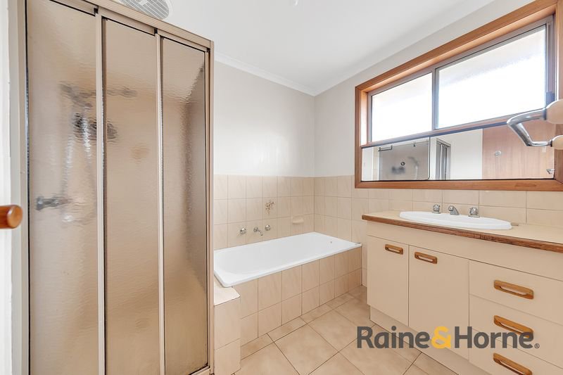 Photo - 28 Cassinia Crescent, Meadow Heights VIC 3048 - Image 13