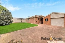 Photo - 28 Cassinia Crescent, Meadow Heights VIC 3048 - Image 16