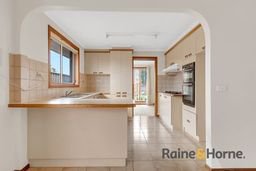 Photo - 28 Cassinia Crescent, Meadow Heights VIC 3048 - Image 21