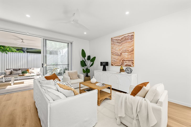 Photo - 2/8 Cawthray Street, Biggera Waters QLD 4216 - Image 8