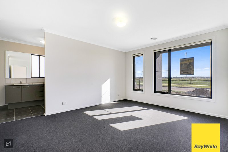 Photo - 28 Cecil Road, Tarneit VIC 3029 - Image 11