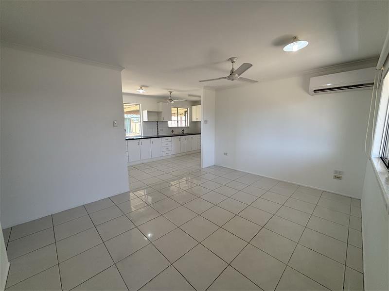 Photo - 28 Celeber Drive, Andergrove QLD 4740 - Image 7