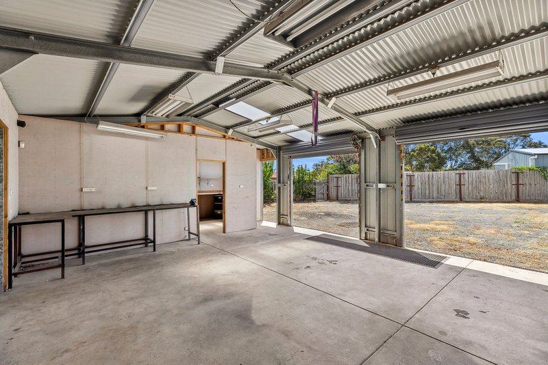 Photo - 28 Centenary Crescent, Werribee VIC 3030 - Image 5