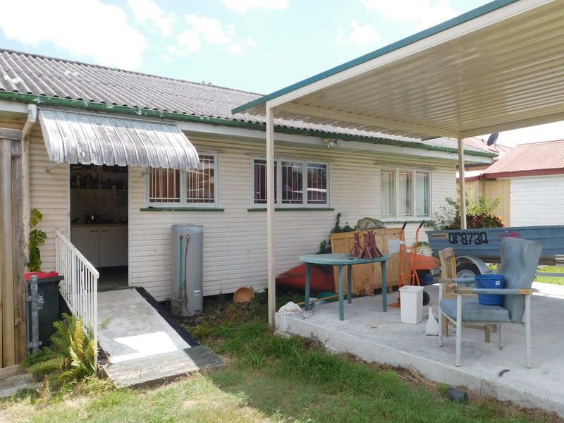 Photo - 28 Chandos Street, Wynnum West QLD 4178 - Image 4