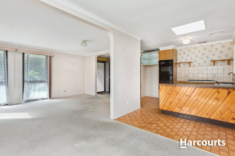 Photo - 28 Cheviot Avenue, Berwick VIC 3806 - Image 3