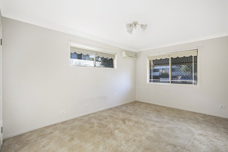 Photo - 28 Clara Street, Wynnum QLD 4178 - Image 9