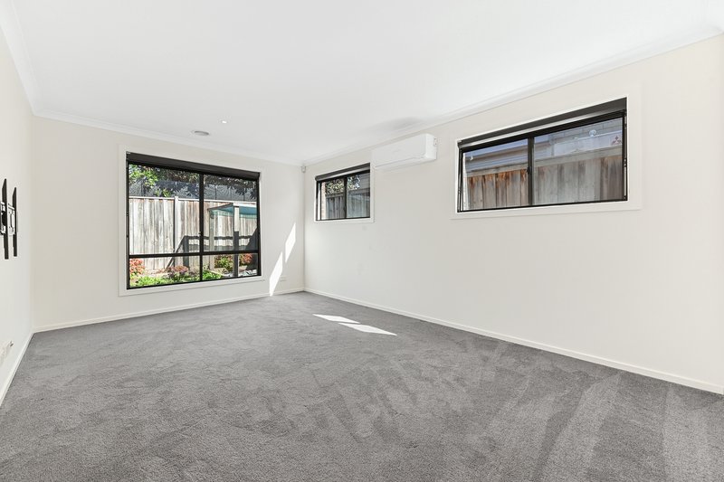 Photo - 28 Clarendon Street, Pakenham VIC 3810 - Image 4