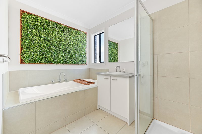 Photo - 28 Clarendon Street, Pakenham VIC 3810 - Image 8
