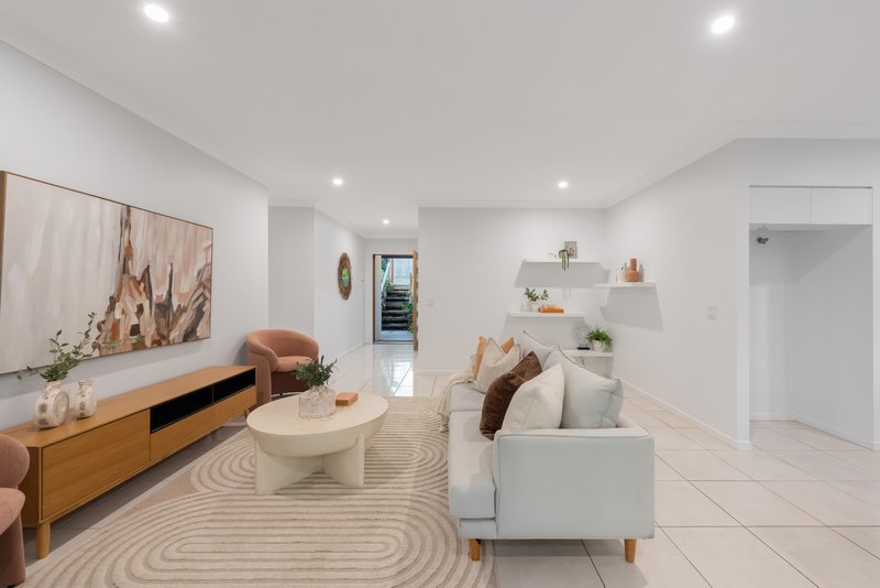 Photo - 28 Coachella Crescent, Upper Coomera QLD 4209 - Image 5